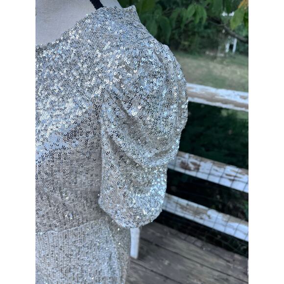 Ivy City Co Starling Dress In Gold Sequin small New With Tags - Picture 4 of 6